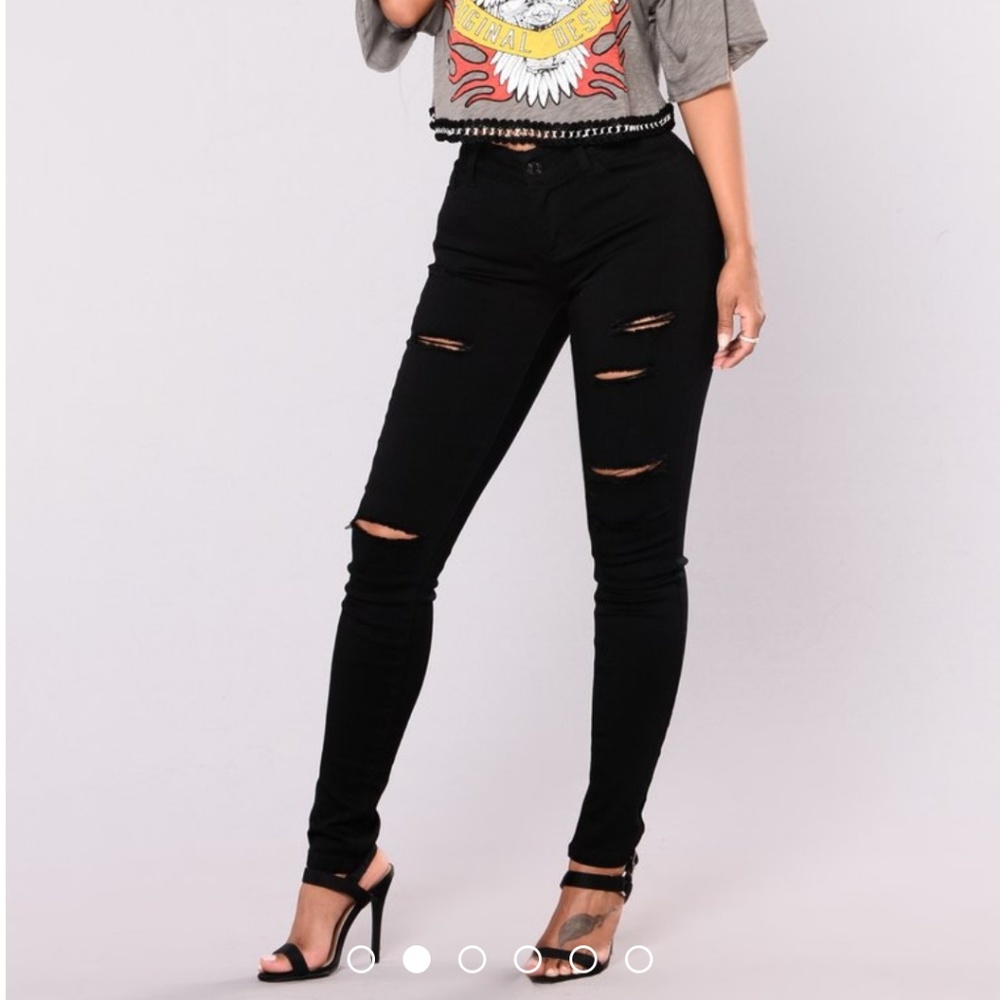 SIZE 7 Fashion nova slashed jeans